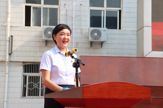 校长魏萍讲话.jpg
