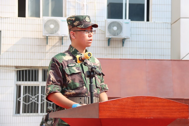 教官代表常明鑫发言.jpg