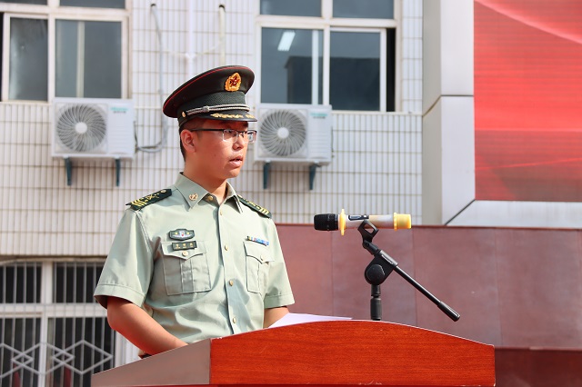 教官代表常明鑫发言.JPG