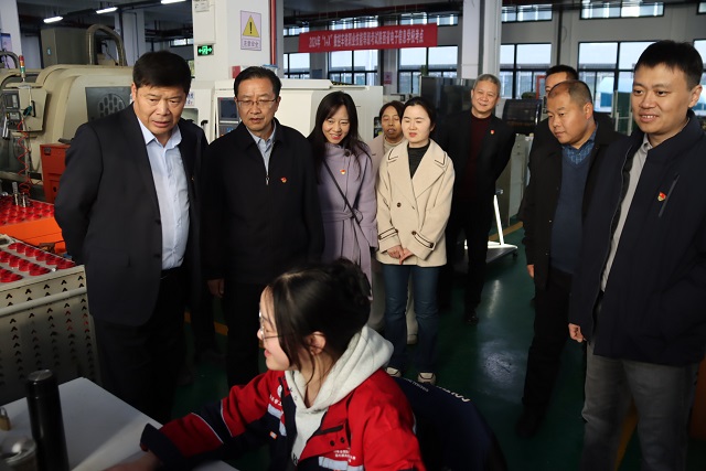 省学生资助事务中心党支部书记姬建鹏一行参观我校实训基地.jpg