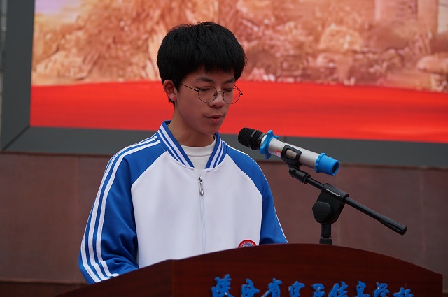 计网2441班薛珺晨讲述雷锋事迹.JPG