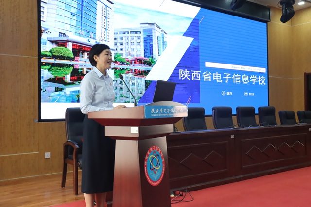 校长魏萍介绍学校办学特色.jpg