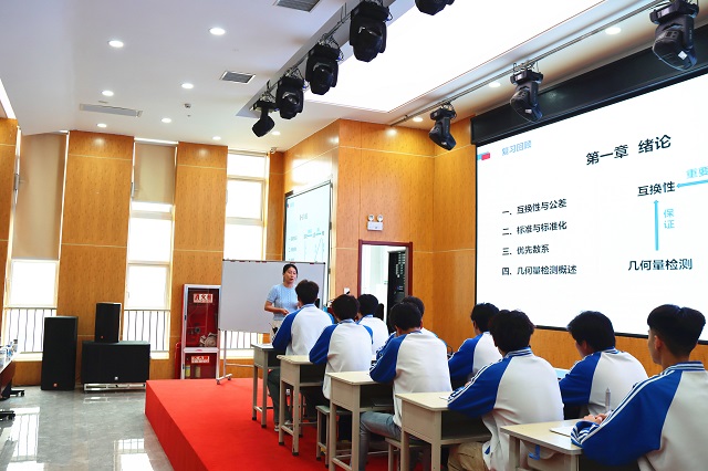 陕工院任雪娇老师展示高职示范课.jpg